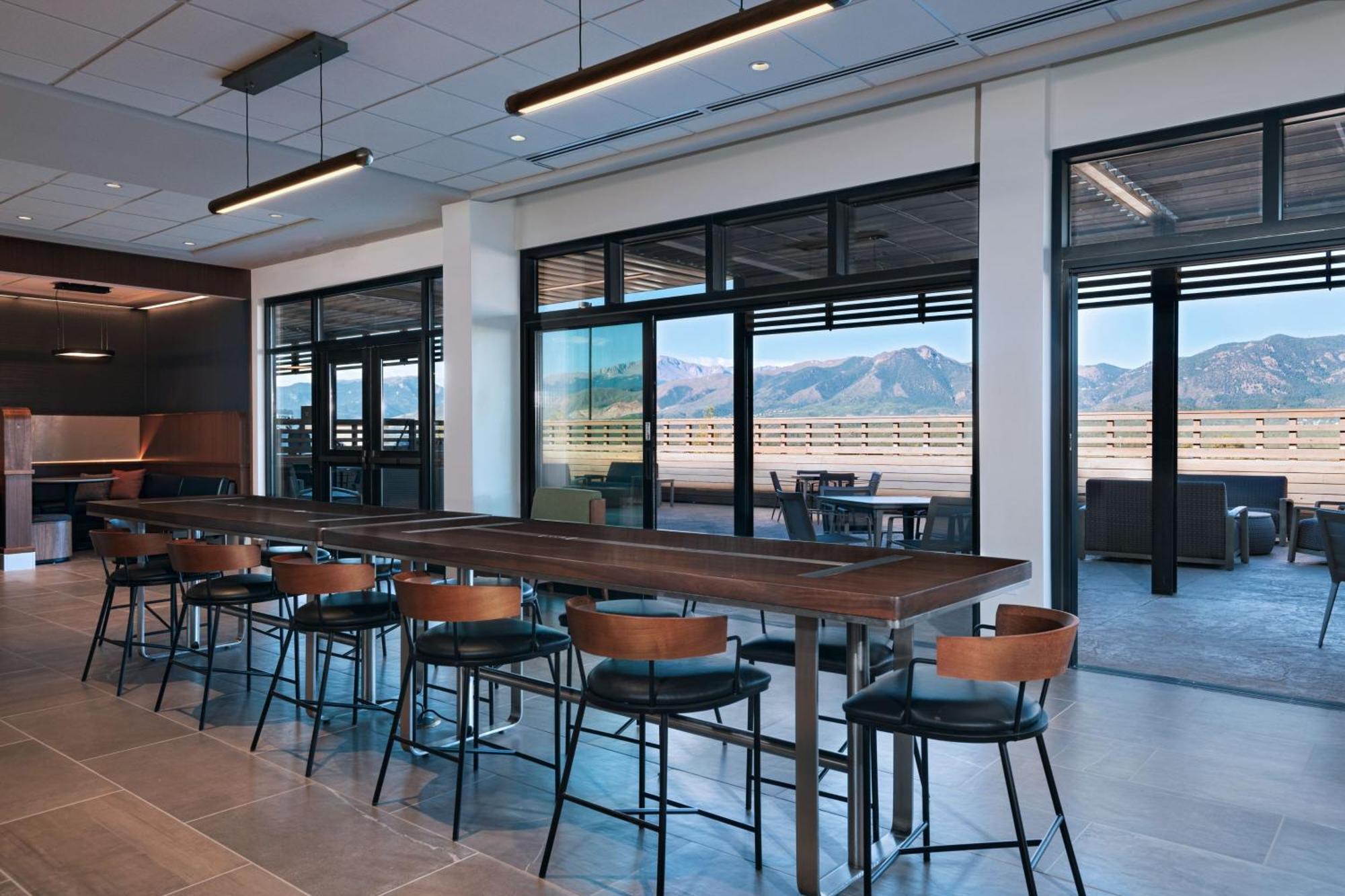 Courtyard By Marriott Colorado Springs North, Air Force Academy Otel Dış mekan fotoğraf